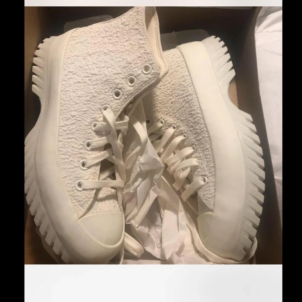 Converse Cream Sneakers Lugged Platform 2.0 - Picture 1 of 3